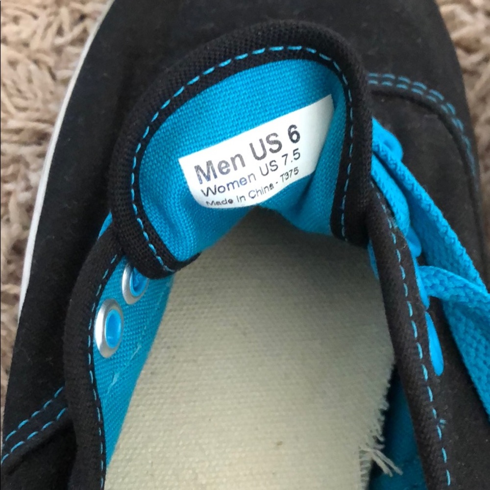 Vans - Picture 2 of 2